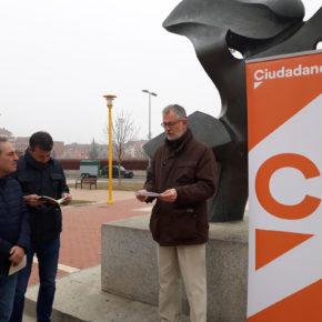 Varios cargos públicos de Ciudadanos se reúnen para homenajear la Constitución Española